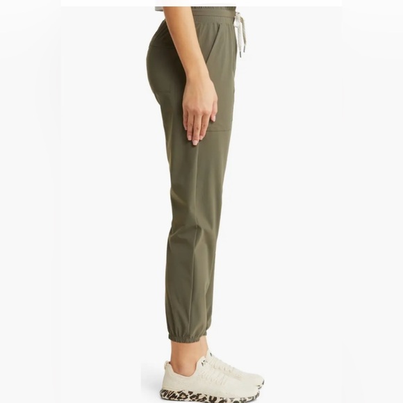 New nwot Vuori Miles Oregano green jogger XL - Picture 3 of 13